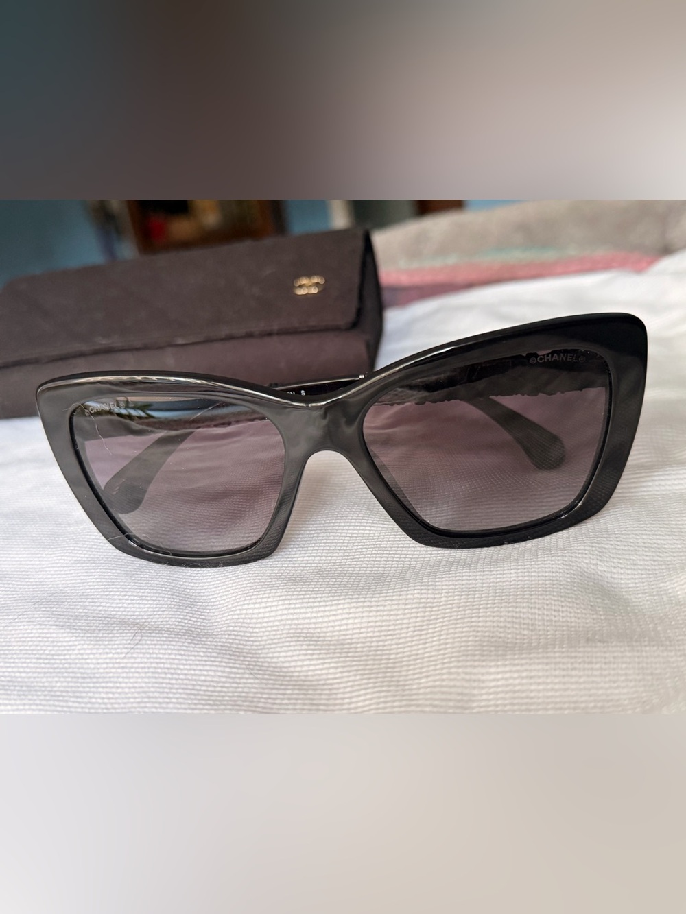 CHANEL Black Oversized Cat-Eye Sunglasses with Gradient Lenses